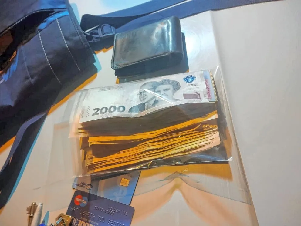 Frustran transacción callejera entre vendedores de droga y les secuestran marihuana, cocaína, una balanza y dinero