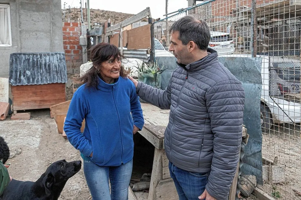 Luque encabezó las primeras entregas de materiales a damnificados, y continúa la tarea de relevamiento