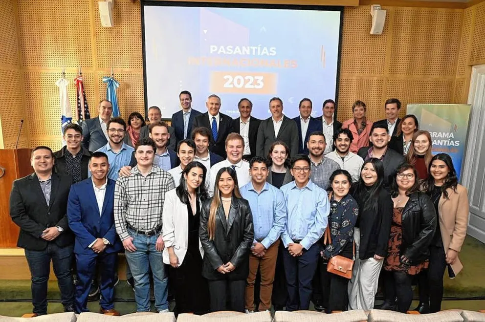 Impulsan un programa de pasantías internacionales