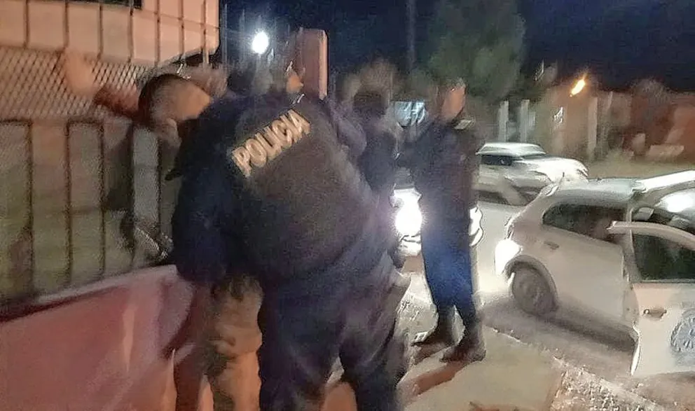 Detuvieron a ocho individuos por robar cables de telefonía en Trelew
