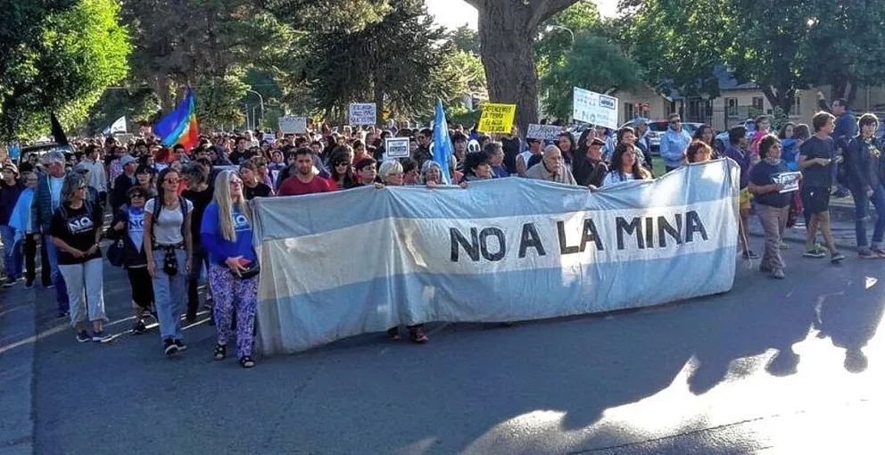 Nueva marcha del No a la Mina se sumó al “Atlanticazo” petrolero