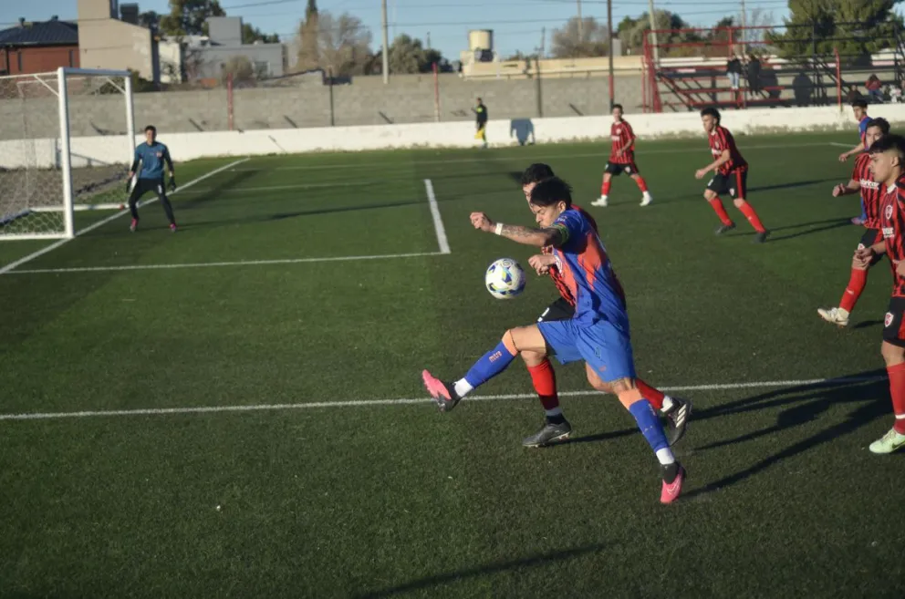 Fútbol local Categoría A:  Sarmiento trepó al segundo lugar