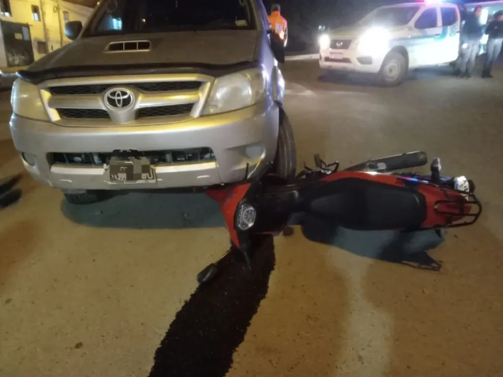 Un motociclista resultó herido tras un choque con una camioneta