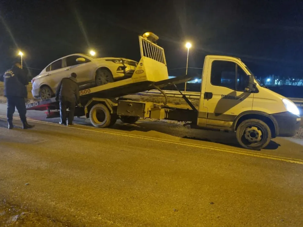 Conducía alcoholizado, lo demoraron y le secuestraron el auto