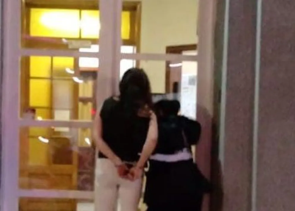 Agredió a una mujer en un pub y fue detenida