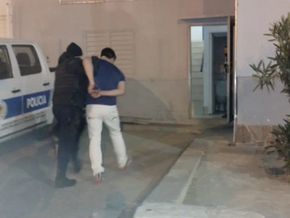 Atacó a su pareja y la amenazó con un arma blanca
