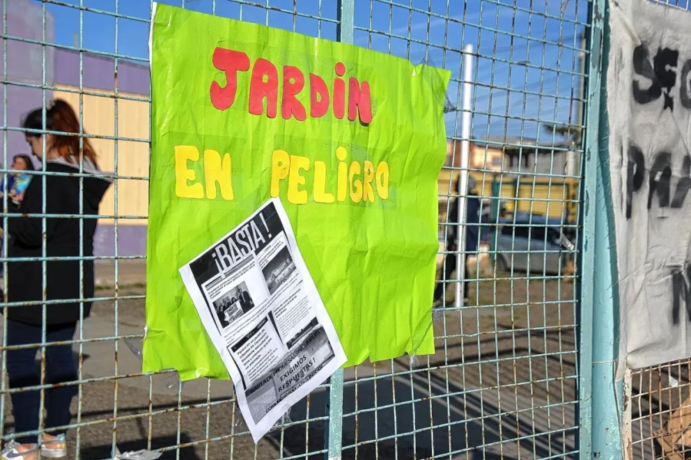 Suspendieron las clases en el Jardín Nº 426 por los sucesivos tiroteos, y hubo una protesta