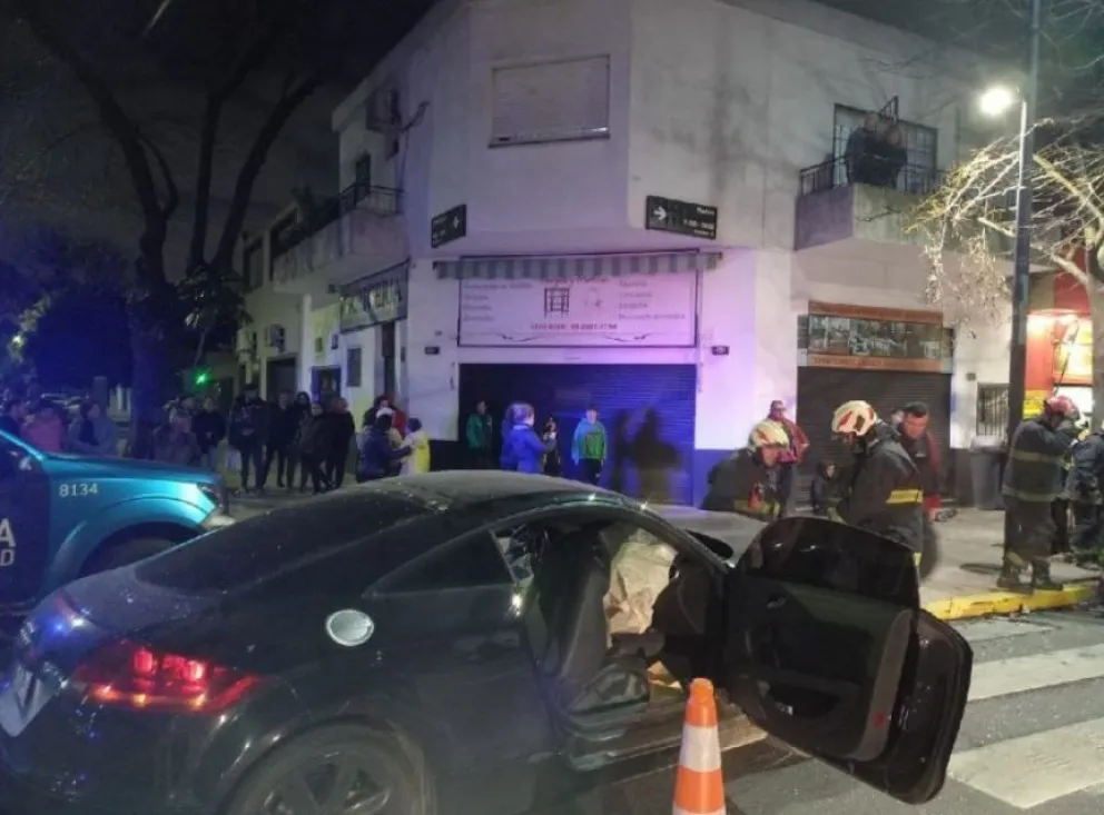El cantante de trap Kaleb Di Masi chocó a una moto, se escapó e impactó contra un auto