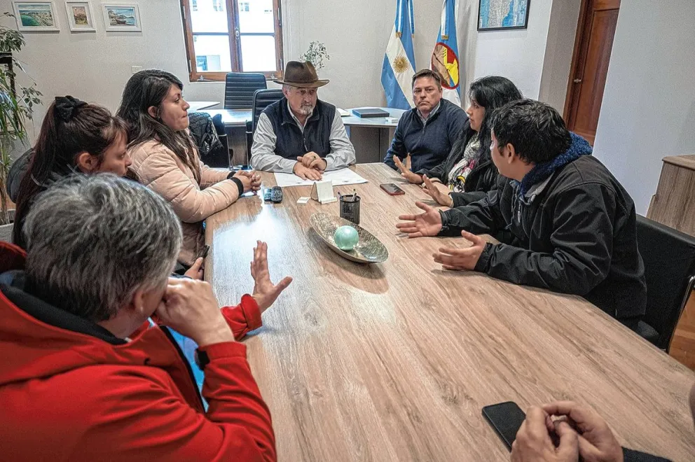 El viceintendente Macharashvili recibió a familias y docentes del Jardín Inicial N° 426