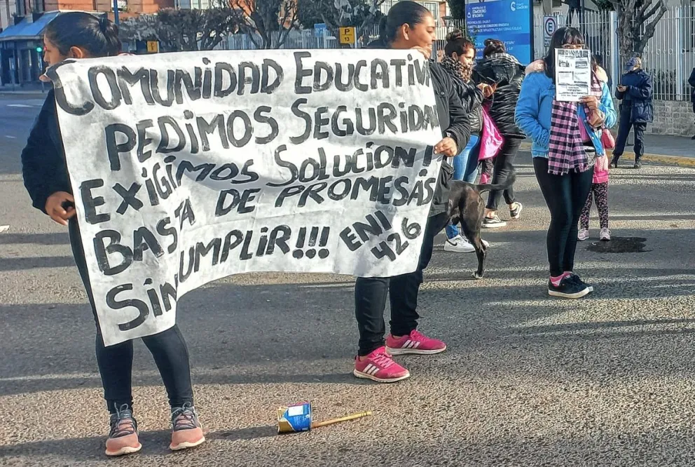 Reinstalan cámaras en el Jardín 426 y dispusieron dos policías fijos en el sector