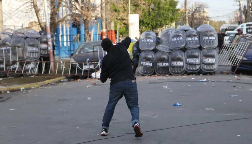 Crimen de Morena: furia de vecinos e incidentes frente a la comisaría de Villa Diamante