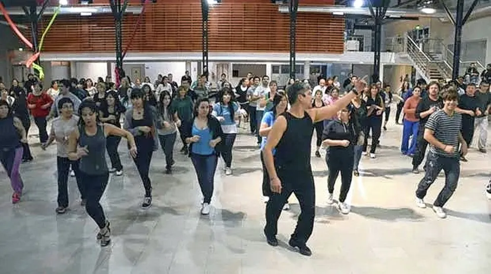 Hoy realizan una Jornada de Salud Integral en el CAPS del Fuchs con clase de bachata incluida