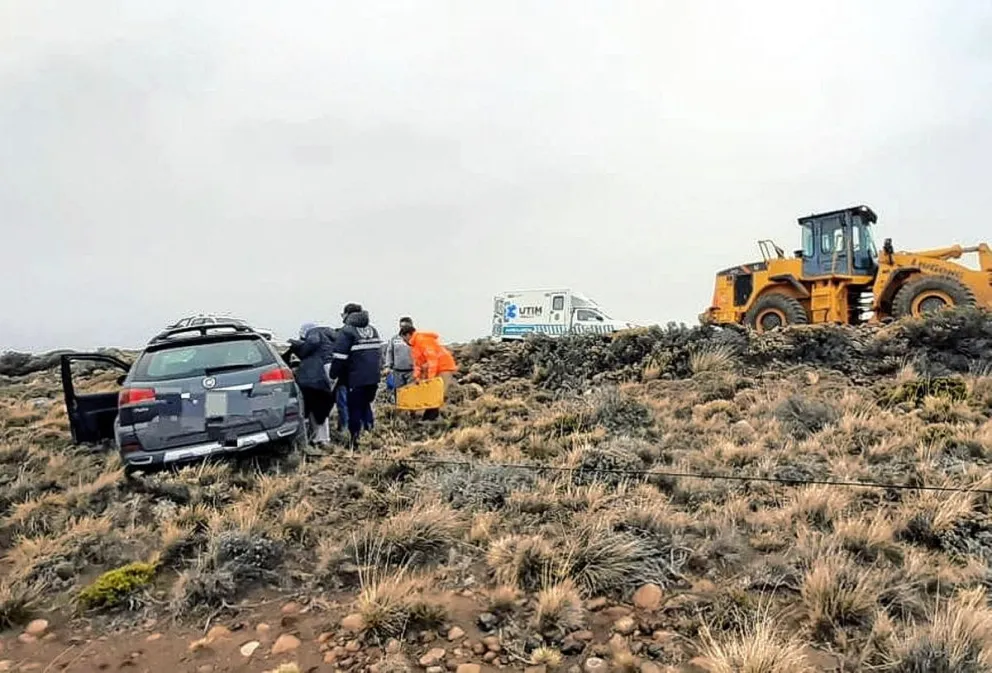 Mujer herida tras despiste y vuelco en la ruta 260 cerca de Lago Blanco