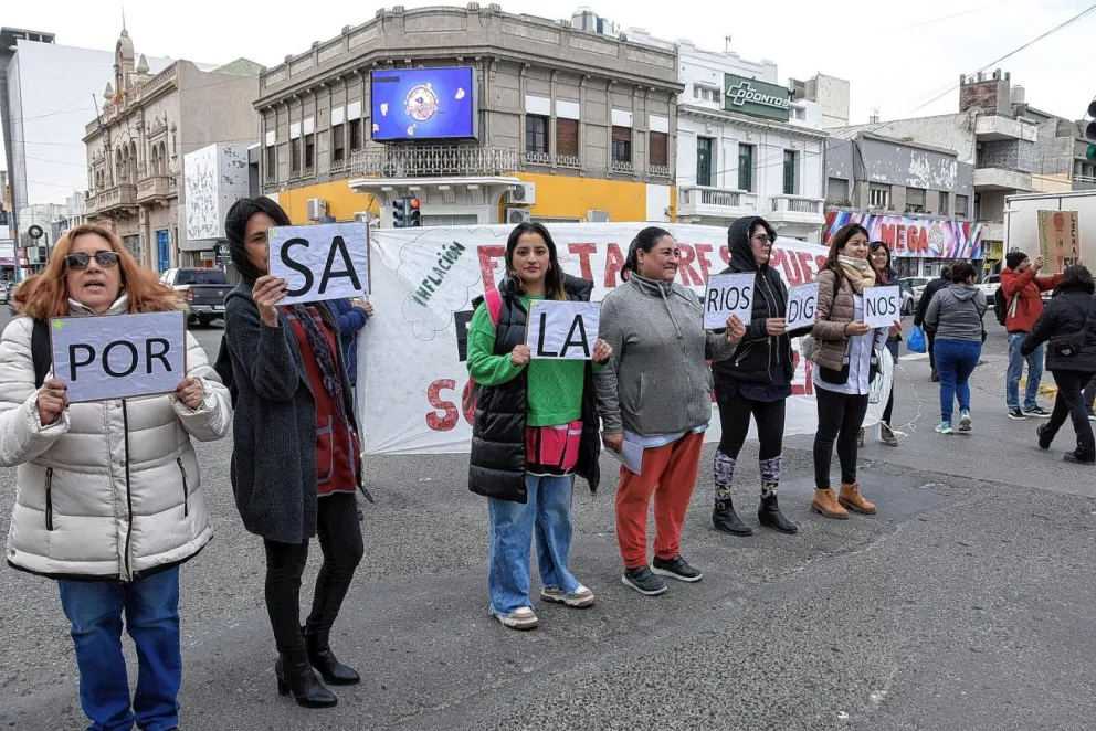 La Regional Sur de ATECh visibilizó el reclamo salarial en diferentes puntos de Comodoro