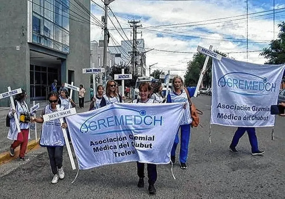 Médicos presentaron notas en reclamo por el descuento del 2 por ciento de su salario