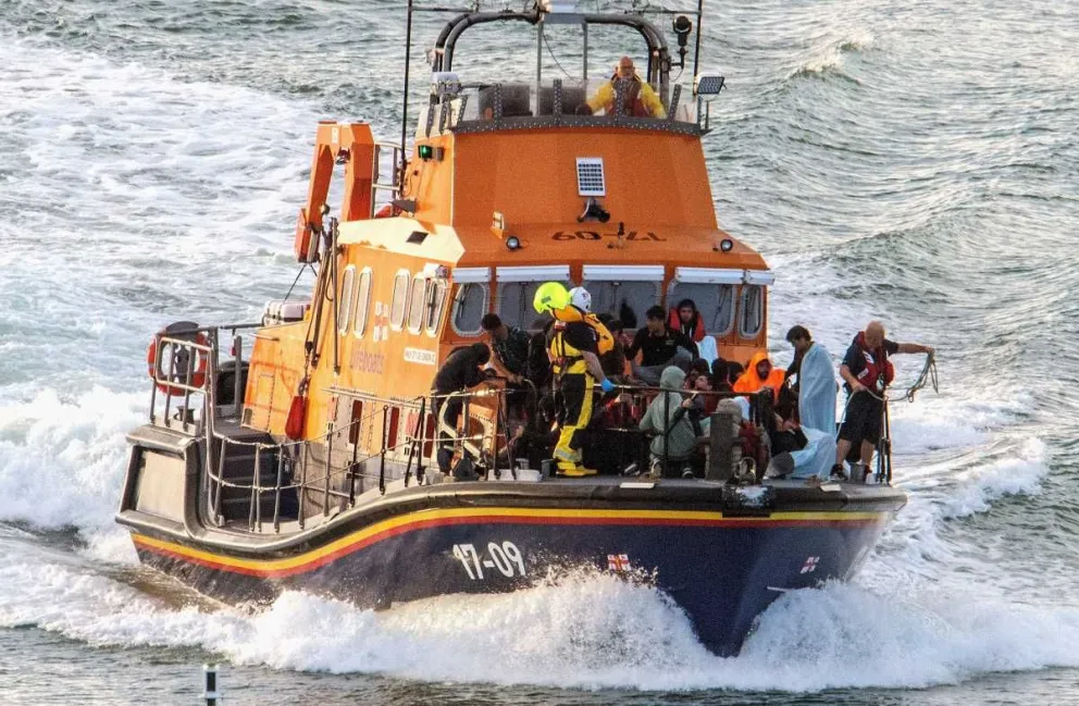 Tragedia en el Canal de la Mancha: seis muertos al naufragar un barco con migrantes