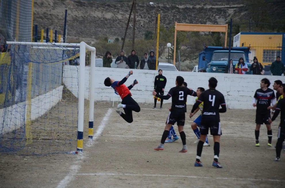 Fútbol Categoría B:  Triunfo de Oeste