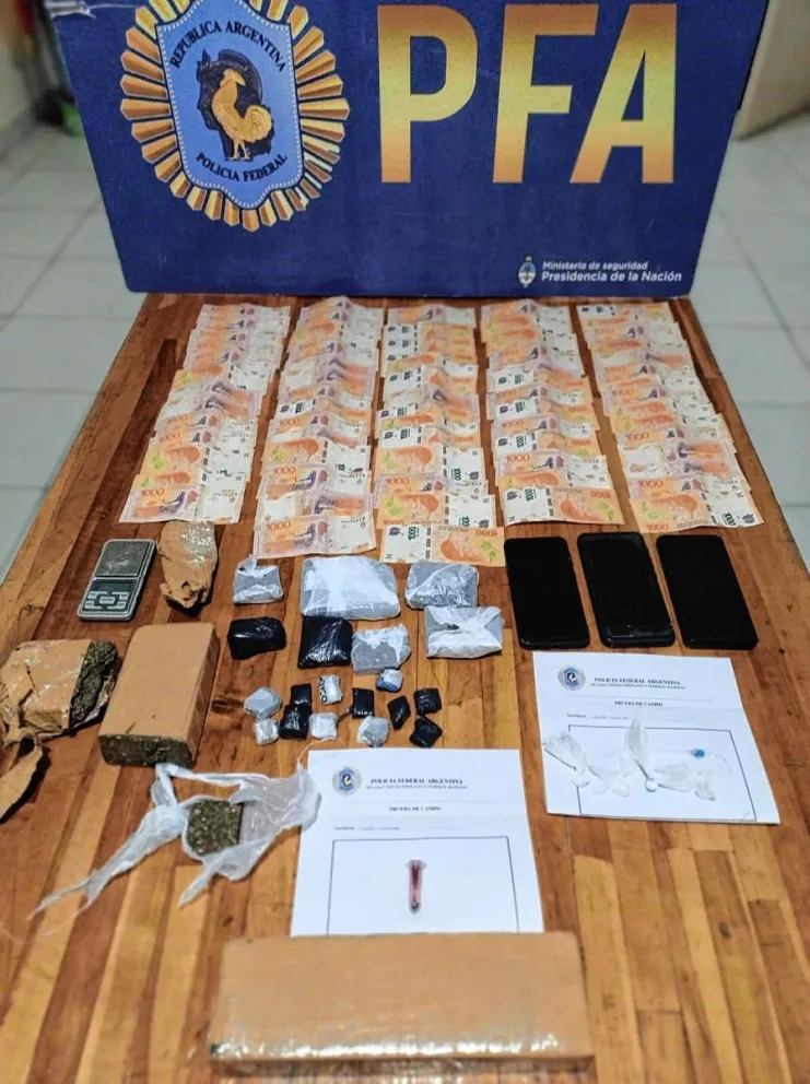 Detienen a dos vendedores e incautan casi dos kilos de marihuana al desbaratar “kioscos” de drogas en Trelew