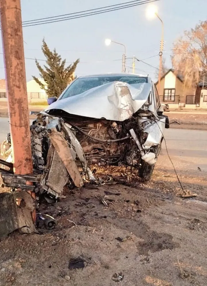 Pico Truncado: mujer se quedó dormida al volante y protagonizó espectacular choque contra una palma 