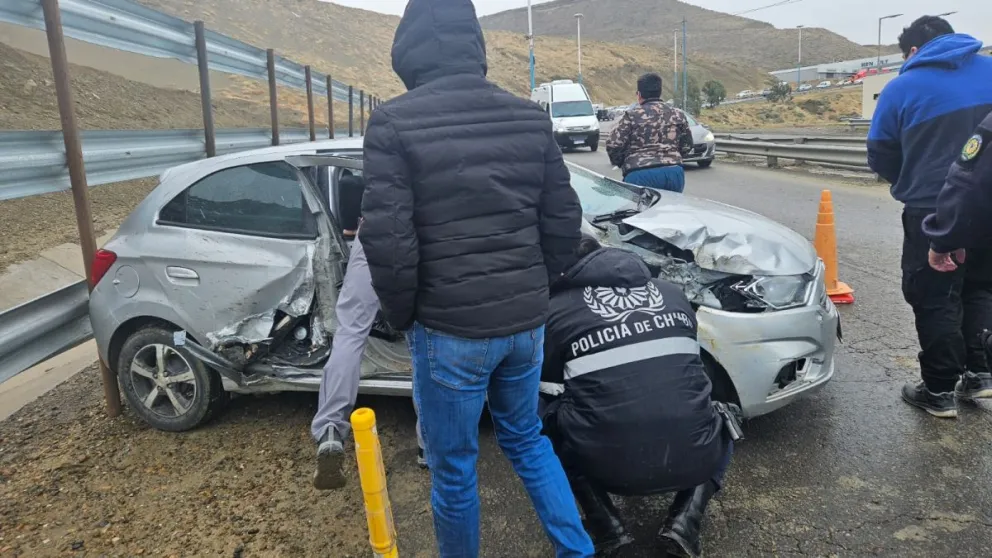 Despistó y chocó contra el guardrail