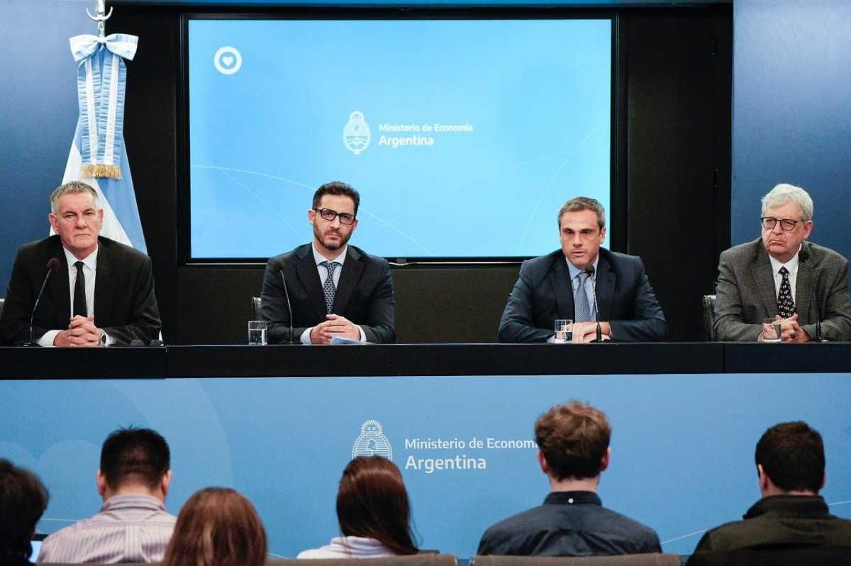 Economía anunció medidas para tratar de frenar las expectativas inflacionarias por la devaluación