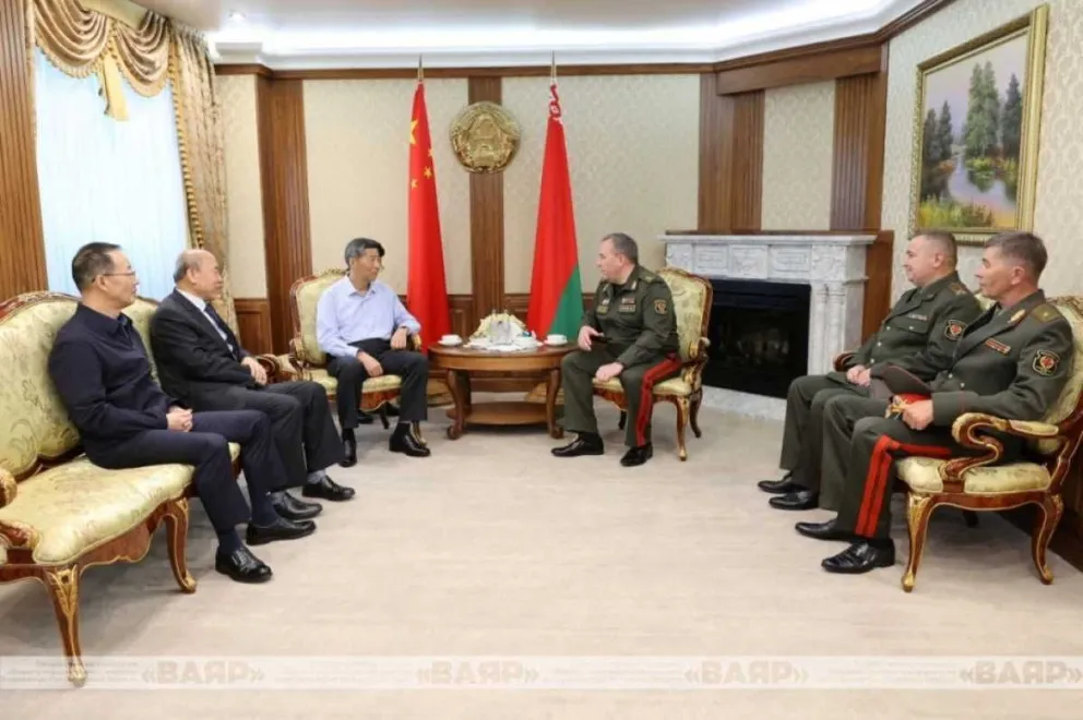 El ministro de Defensa de China llegó a Bielorrusia