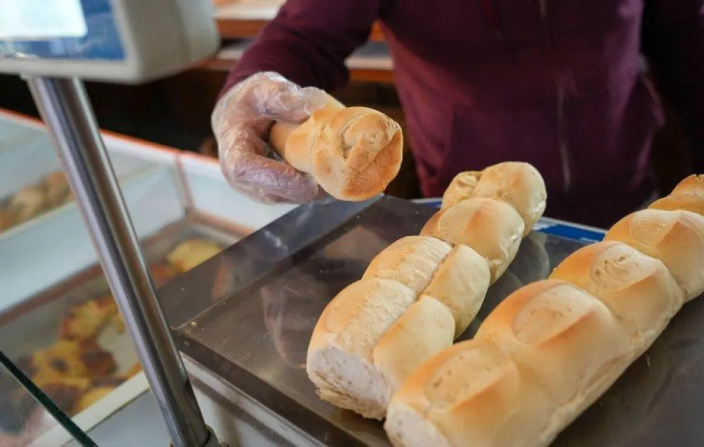 Por la suba en los costos también aumenta el pan