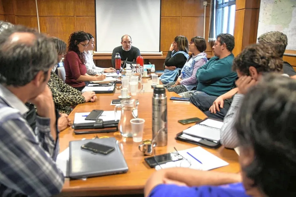 Paritaria docente: El Gobierno Provincial propuso un aumento del 35% para el segundo semestre