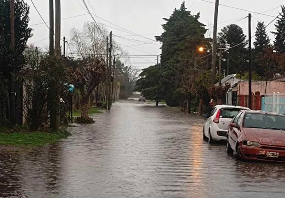 La Plata: Inundaciones y evacuados por las fuertes tormentas