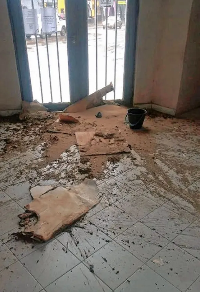 Se cayó una parte del techo de la Oficina de Recaudación: hoy estará cerrado