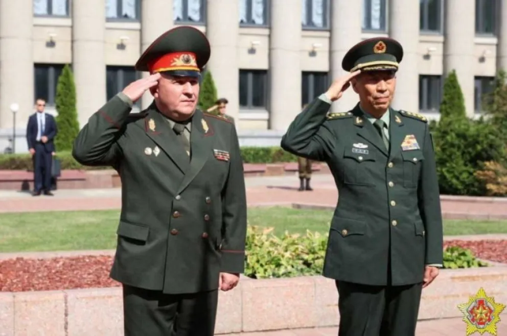 China promoverá relaciones militares con Bielorrusia