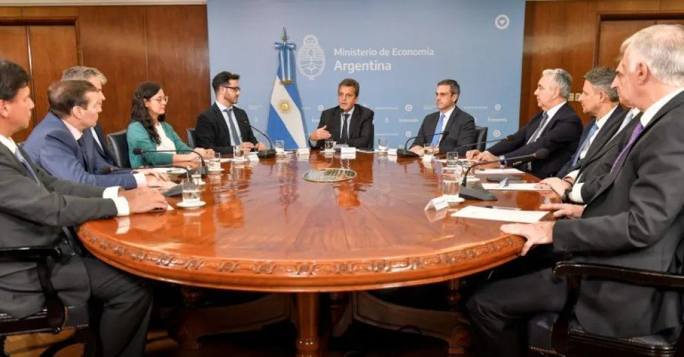 Acuerdan tope para precios de medicamentos nacionales, pero hay dudas por el impacto de la devaluación sobre importados