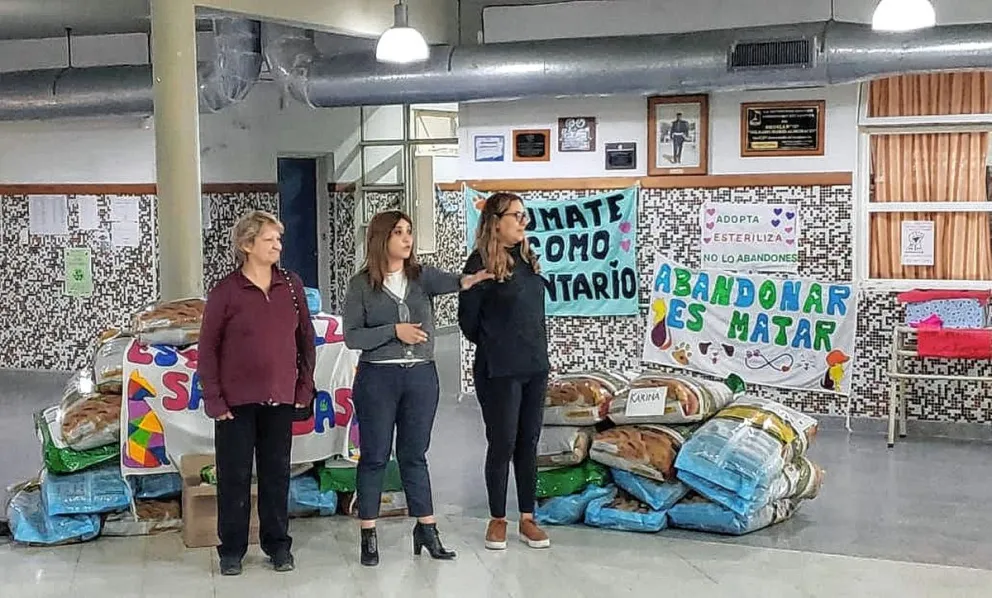 Estudiantes de la Escuela Nº 737 donaron 1.500 kilos de alimento a mascoteros