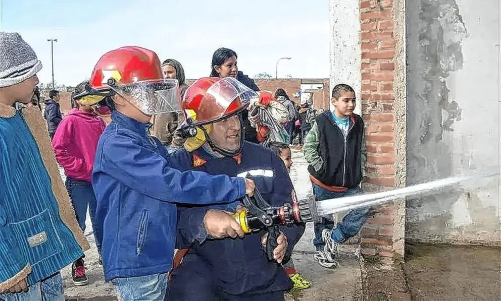 Mañana domingo Vuelve “Bomberitos por un día” para festejar el Día de las Infancias