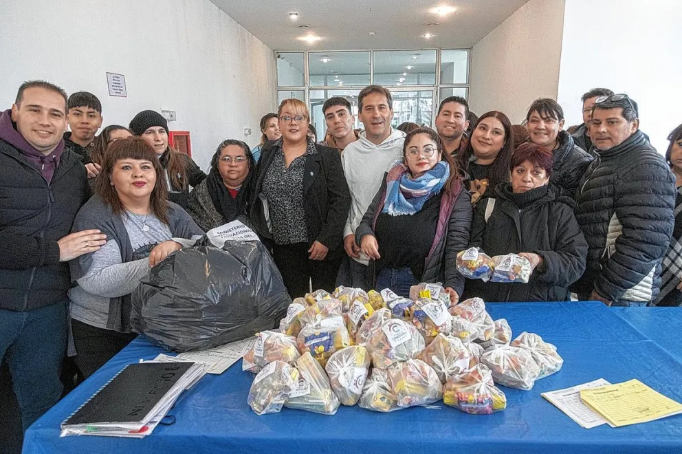El intendente Luque entregó golosinas a instituciones por los festejos del Mes de las Infancias