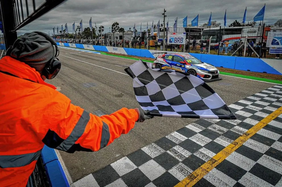 “Nacho” Montenegro ganó otra vez en el TCR South America