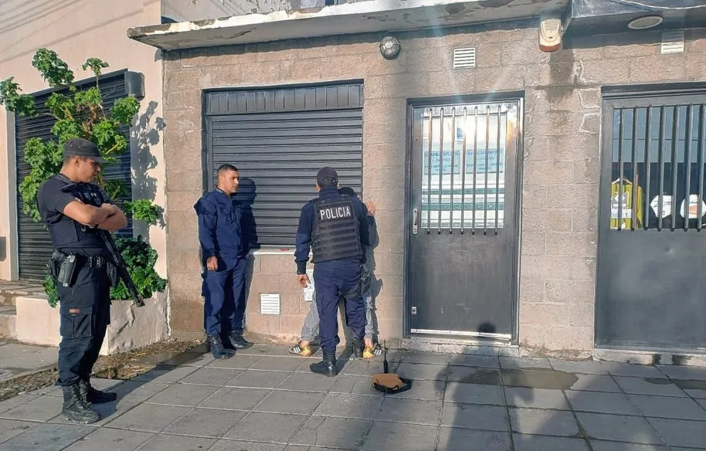 Km. 8: Robaba con un inhibidor afuera de un supermercado y fue detenido