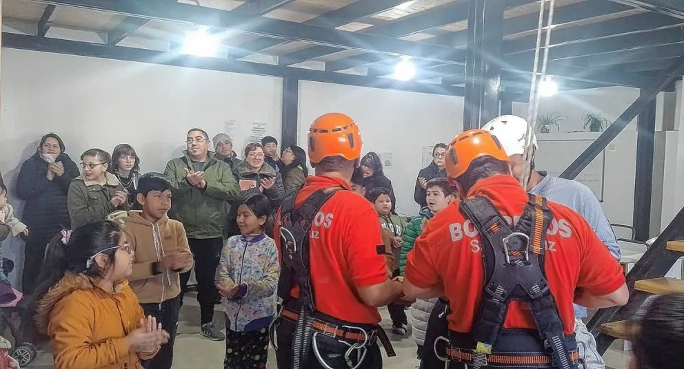 Los bomberos de Deseado realizaron exitosa jornada por el día de las infancias