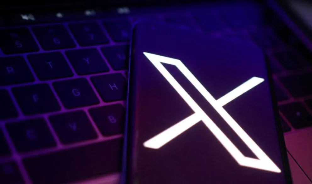 La red social X de Elon Musk planea eliminar los titulares de los enlaces a noticias