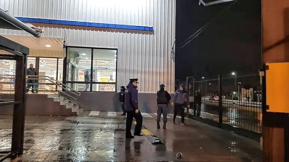 Advertencia y accionar policial ante la convocatoria a saqueos en supermercados