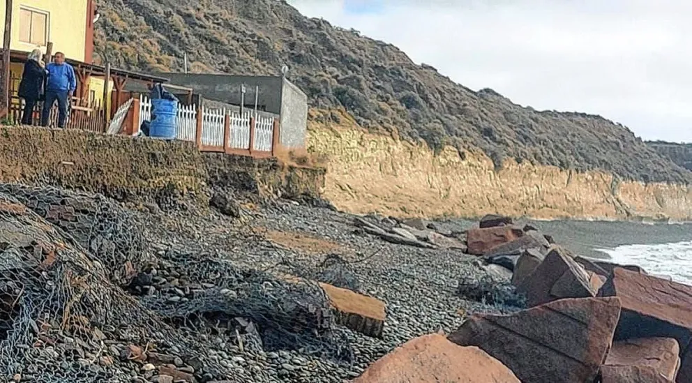 Terenzi pidió a Nación que declare la emergencia costera en Rawson, y fondos para obras de protección marítima
