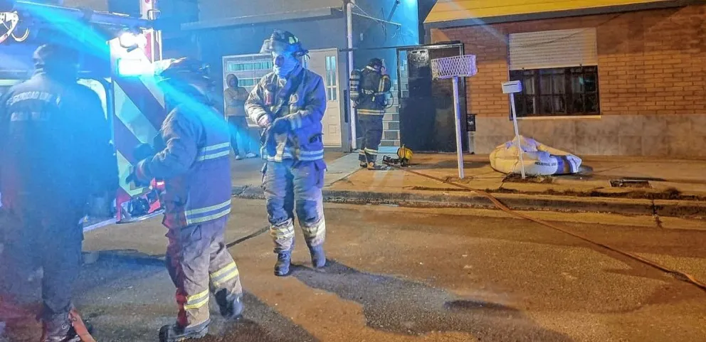Despertó abruptamente a las 4 de la mañana, se incendiaba parte de la casa y alertó a sus padres y hermanito de 2 años que se pusieron a salvo