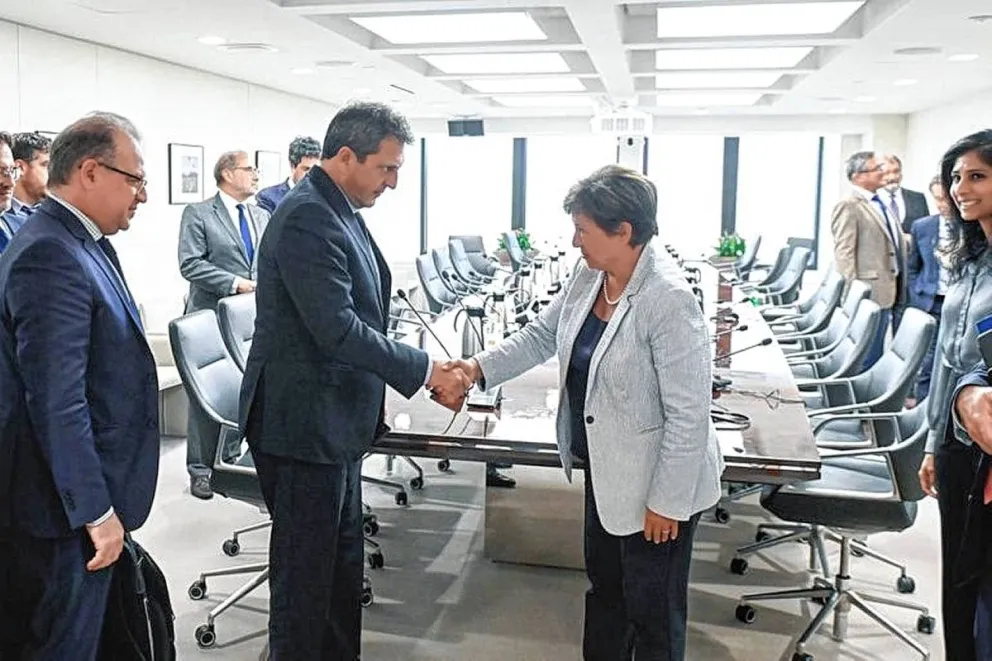 El FMI aprobó el acuerdo con la Argentina y desembolsa US$ 7.500 millones: cuánto quedará para intervenir sobre el dólar