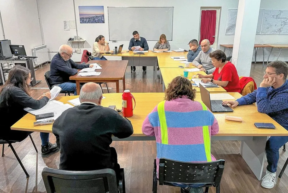 Los concejales analizan el nuevo pliego para la concesión del servicio de transporte de pasajeros