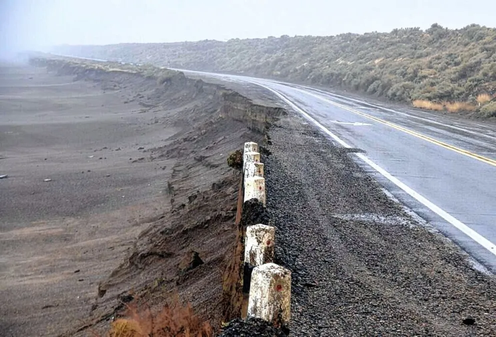 Se declaró la emergencia por el socavamiento de la Ruta 3 en la zona de La Lobería