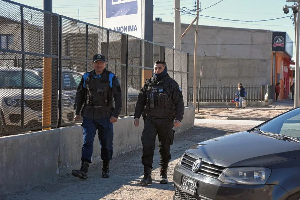 Incrementaron presencia policial para evitar saqueos en Comodoro, y trabajan en la identificación de instigadores