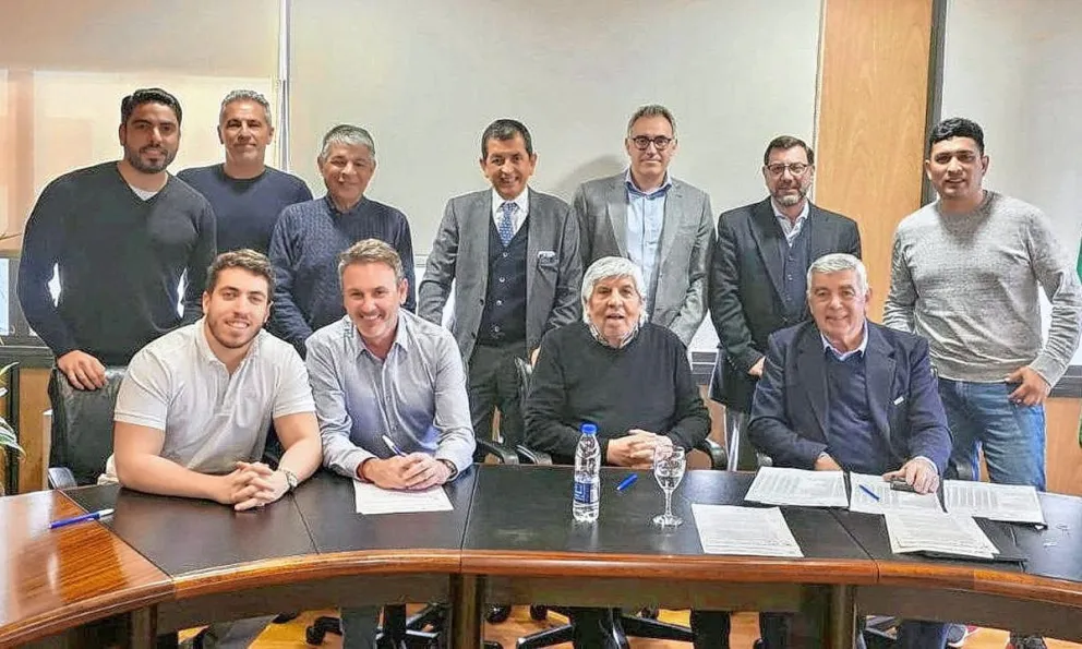 Paritarias: Camioneros acordó suba salarial del 61%, pero el récord lo marcó un gremio trotskista: neumáticos