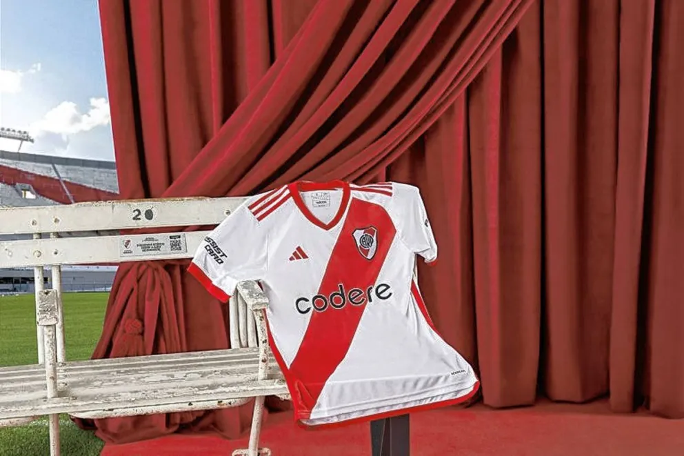 River presentó su nueva camiseta titular: cuánto cuesta y cuándo la estrenará