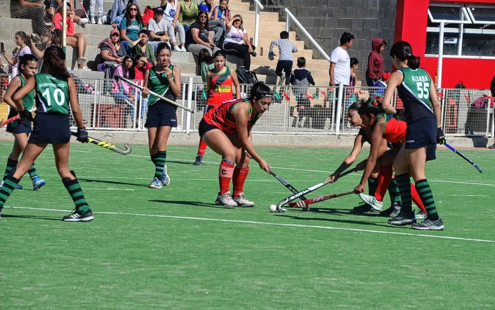 Calafate y Chenque igualaron en el inicio del torneo Clausura de Césped