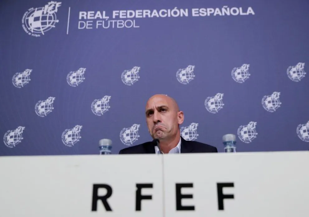 Rubiales renunció como presidente de la Federación española tras el escándalo por el beso a Jenni Hermoso